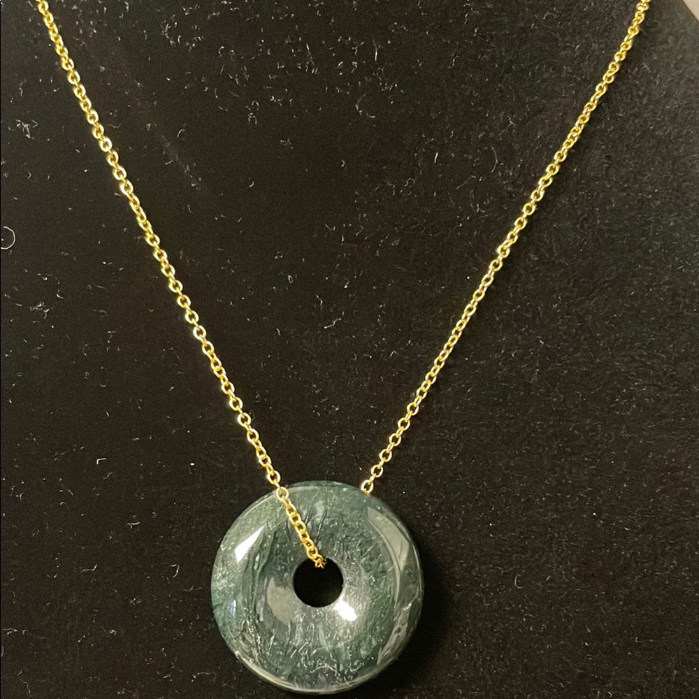 Elegant Green Pendant Necklace